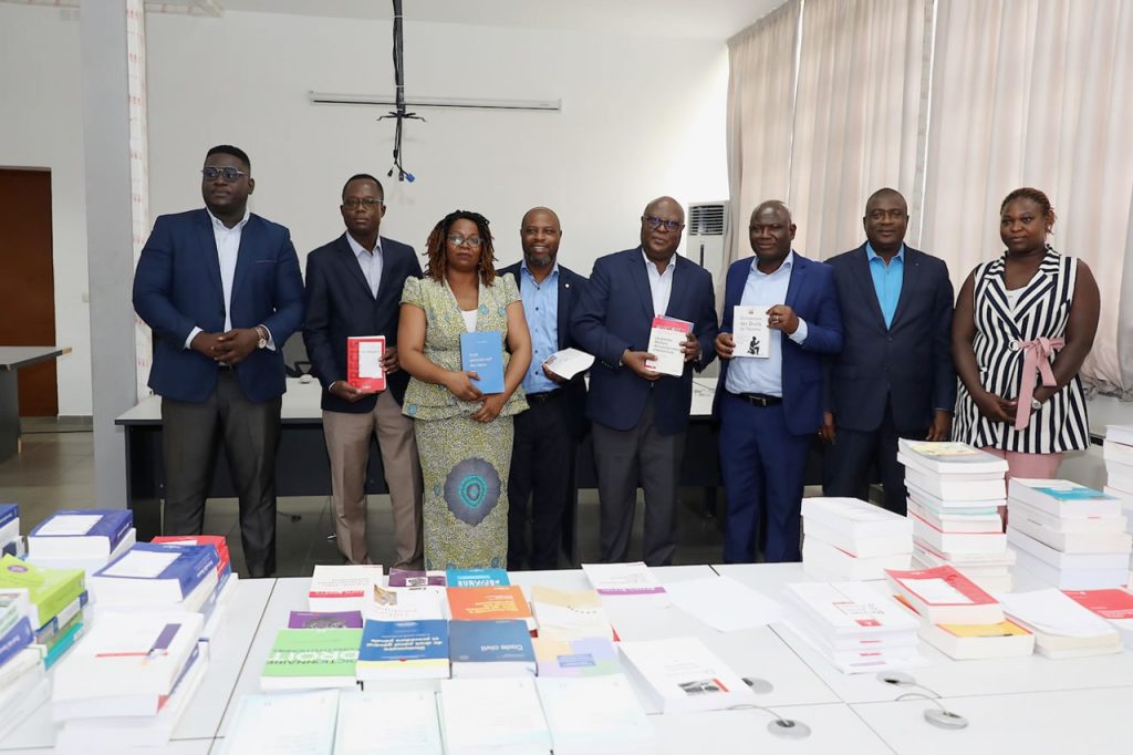 Livres à la Bibliothèque de l'UFR SJAP